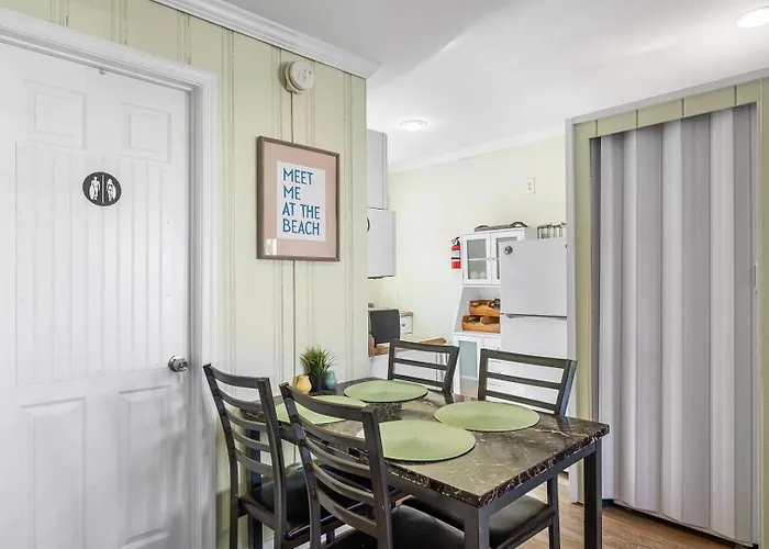 Parrot Bay 7 Apartment